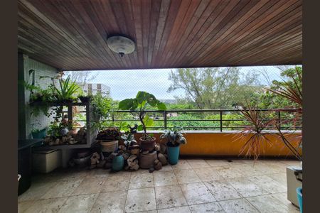 Apartamento à venda com 225m², 4 quartos e 3 vagas Apartamento à venda com 225m², 4 quartos e 3 vagasVaranda