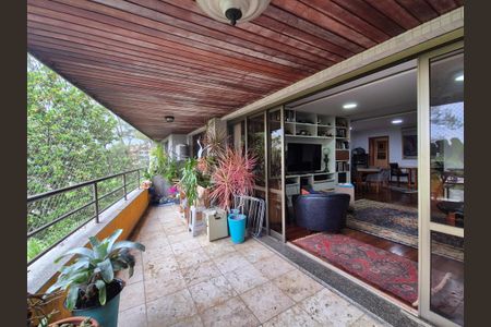 Apartamento à venda com 225m², 4 quartos e 3 vagas Apartamento à venda com 225m², 4 quartos e 3 vagasVaranda