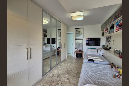 Apartamento à venda com 225m², 4 quartos e 3 vagas Apartamento à venda com 225m², 4 quartos e 3 vagasSuite 1