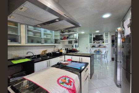 Apartamento à venda com 225m², 4 quartos e 3 vagas Apartamento à venda com 225m², 4 quartos e 3 vagasCozinha