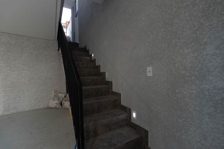 Apartamento para alugar com 50m², 1 quarto e sem vaga Apartamento para alugar com 50m², 1 quarto e sem vagaEscada