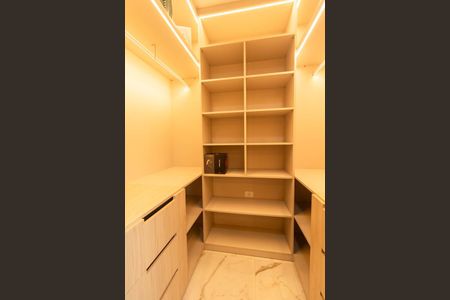 Casa de condomínio para alugar com 180m², 2 quartos e 4 vagas Casa de condomínio para alugar com 180m², 2 quartos e 4 vagasCloset