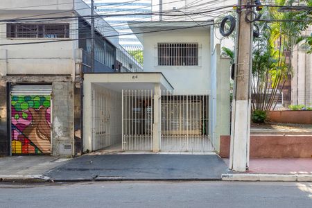 Casa para alugar com 110m², 2 quartos e 2 vagasFachada
