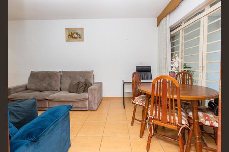 Casa para alugar com 110m², 2 quartos e 2 vagasSala