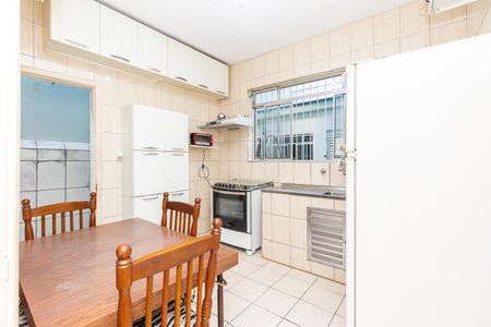 Casa para alugar com 110m², 2 quartos e 2 vagasSala