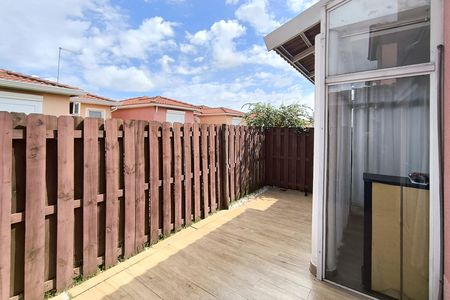 Casa de condomínio para alugar com 118m², 3 quartos e 2 vagasQuintal
