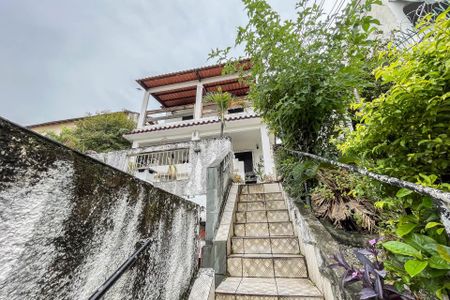 Casa à venda com 400m², 3 quartos e 2 vagasFachada