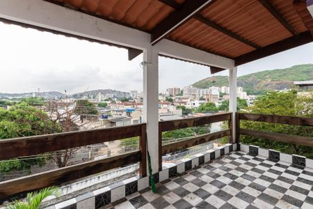 Casa à venda com 400m², 3 quartos e 2 vagasVaranda Quartos 2 e 3