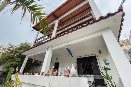 Casa à venda com 400m², 3 quartos e 2 vagasFachada