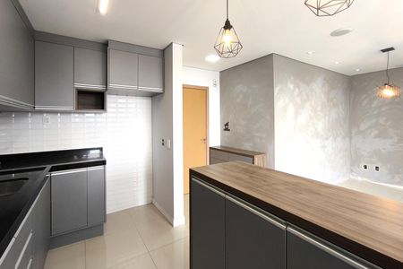 Apartamento para alugar com 77m², 2 quartos e 2 vagasCozinha e Área de Serviço