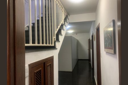 Casa à venda com 168m², 7 quartos e 2 vagasSala e escada