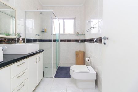 Casa à venda com 300m², 3 quartos e 6 vagas Casa à venda com 300m², 3 quartos e 6 vagasBanheiro 2