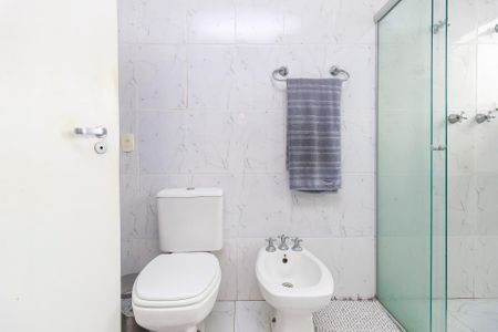 Casa à venda com 300m², 3 quartos e 6 vagas Casa à venda com 300m², 3 quartos e 6 vagasBanheiro da Suíte