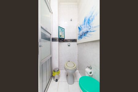 Casa à venda com 300m², 3 quartos e 6 vagas Casa à venda com 300m², 3 quartos e 6 vagasBanheiro de Serviço