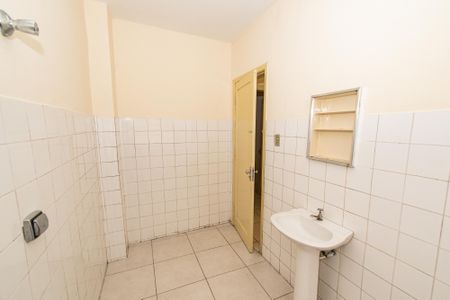 Apartamento para alugar com 100m², 2 quartos e sem vagaBanheiro