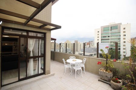 Apartamento à venda com 153m², 3 quartos e 3 vagasVaranda