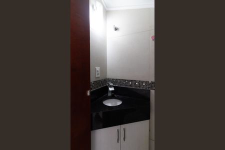 Casa de condomínio à venda com 68m², 2 quartos e 2 vagasLavabo
