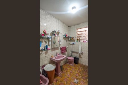 Casa à venda com 300m², 4 quartos e 5 vagasBanheiro 2