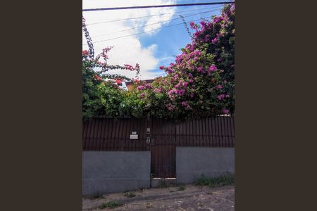 Casa à venda com 300m², 4 quartos e 5 vagasFachada