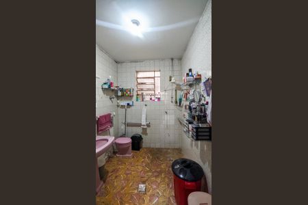 Casa à venda com 300m², 4 quartos e 5 vagasBanheiro 2