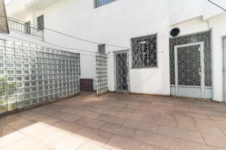 Casa à venda com 340m², 4 quartos e 4 vagas Casa à venda com 340m², 4 quartos e 4 vagasQuintal