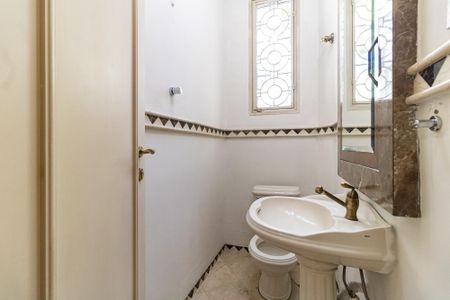 Casa à venda com 340m², 4 quartos e 4 vagas Casa à venda com 340m², 4 quartos e 4 vagasLavabo