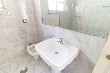 Casa à venda com 340m², 4 quartos e 4 vagas Casa à venda com 340m², 4 quartos e 4 vagasBanheiro Social