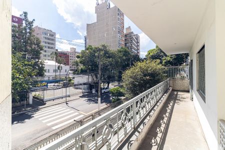 Casa à venda com 340m², 4 quartos e 4 vagas Casa à venda com 340m², 4 quartos e 4 vagasVaranda da Suíte