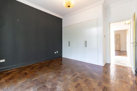 Casa à venda com 340m², 4 quartos e 4 vagas Casa à venda com 340m², 4 quartos e 4 vagasSuíte