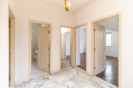 Casa à venda com 340m², 4 quartos e 4 vagas Casa à venda com 340m², 4 quartos e 4 vagasHall dos Quartos