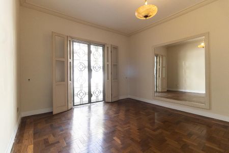 Casa à venda com 340m², 4 quartos e 4 vagas Casa à venda com 340m², 4 quartos e 4 vagasQuarto 3