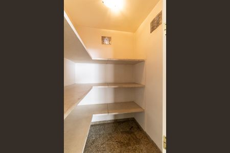 Casa à venda com 340m², 4 quartos e 4 vagas Casa à venda com 340m², 4 quartos e 4 vagasDispensa