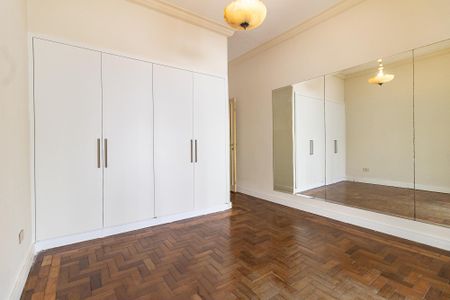 Casa à venda com 340m², 4 quartos e 4 vagas Casa à venda com 340m², 4 quartos e 4 vagasQuarto 2