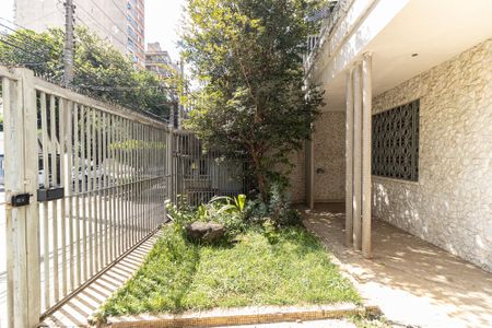 Casa à venda com 340m², 4 quartos e 4 vagas Casa à venda com 340m², 4 quartos e 4 vagasEntrada