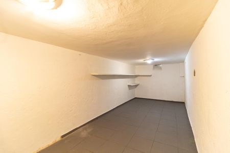 Casa à venda com 340m², 4 quartos e 4 vagas Casa à venda com 340m², 4 quartos e 4 vagasPorão