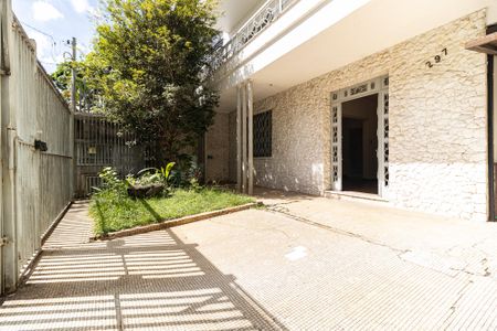 Casa à venda com 340m², 4 quartos e 4 vagas Casa à venda com 340m², 4 quartos e 4 vagasEntrada