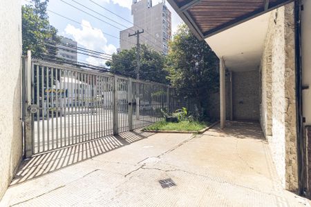 Casa à venda com 340m², 4 quartos e 4 vagas Casa à venda com 340m², 4 quartos e 4 vagasEntrada