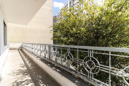 Casa à venda com 340m², 4 quartos e 4 vagas Casa à venda com 340m², 4 quartos e 4 vagasVaranda da Suíte