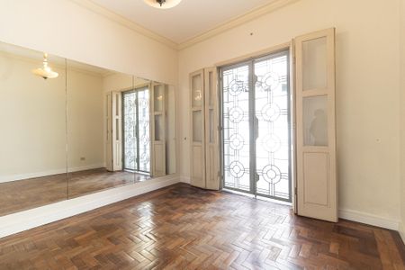 Casa à venda com 340m², 4 quartos e 4 vagas Casa à venda com 340m², 4 quartos e 4 vagasQuarto 2