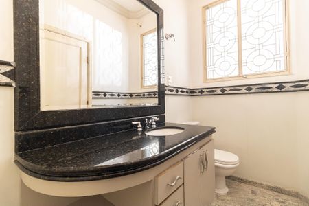 Casa à venda com 340m², 4 quartos e 4 vagas Casa à venda com 340m², 4 quartos e 4 vagasBanheiro da Suíte