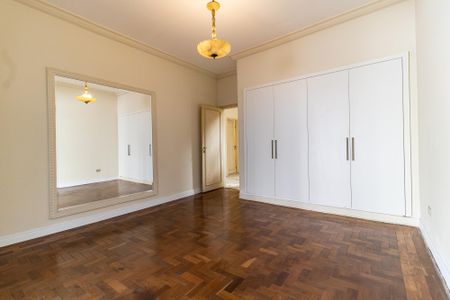 Casa à venda com 340m², 4 quartos e 4 vagas Casa à venda com 340m², 4 quartos e 4 vagasQuarto 3