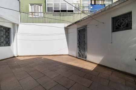 Casa à venda com 340m², 4 quartos e 4 vagas Casa à venda com 340m², 4 quartos e 4 vagasQuintal