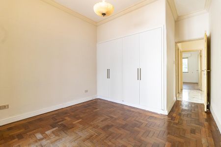 Casa à venda com 340m², 4 quartos e 4 vagas Casa à venda com 340m², 4 quartos e 4 vagasQuarto 2