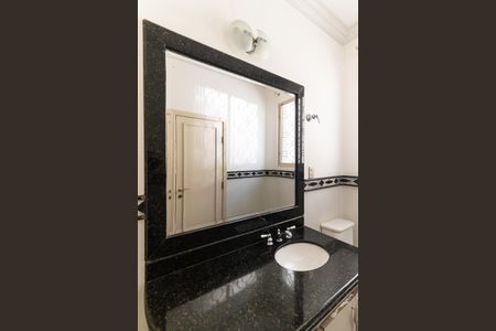 Casa à venda com 340m², 4 quartos e 4 vagas Casa à venda com 340m², 4 quartos e 4 vagasBanheiro da Suíte