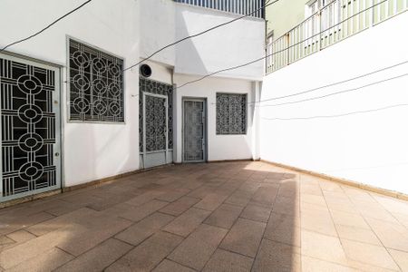 Casa à venda com 340m², 4 quartos e 4 vagas Casa à venda com 340m², 4 quartos e 4 vagasQuintal
