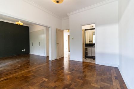 Casa à venda com 340m², 4 quartos e 4 vagas Casa à venda com 340m², 4 quartos e 4 vagasSuíte
