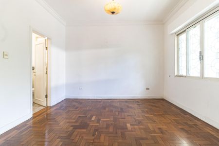 Casa à venda com 340m², 4 quartos e 4 vagas Casa à venda com 340m², 4 quartos e 4 vagasSuíte