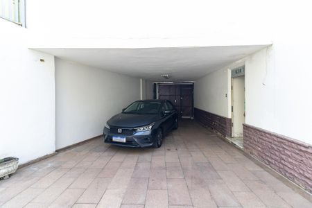 Casa à venda com 340m², 4 quartos e 4 vagas Casa à venda com 340m², 4 quartos e 4 vagasGaragem