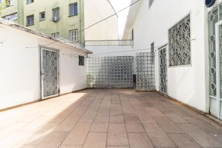 Casa à venda com 340m², 4 quartos e 4 vagas Casa à venda com 340m², 4 quartos e 4 vagasQuintal