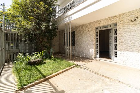 Casa à venda com 340m², 4 quartos e 4 vagas Casa à venda com 340m², 4 quartos e 4 vagasEntrada